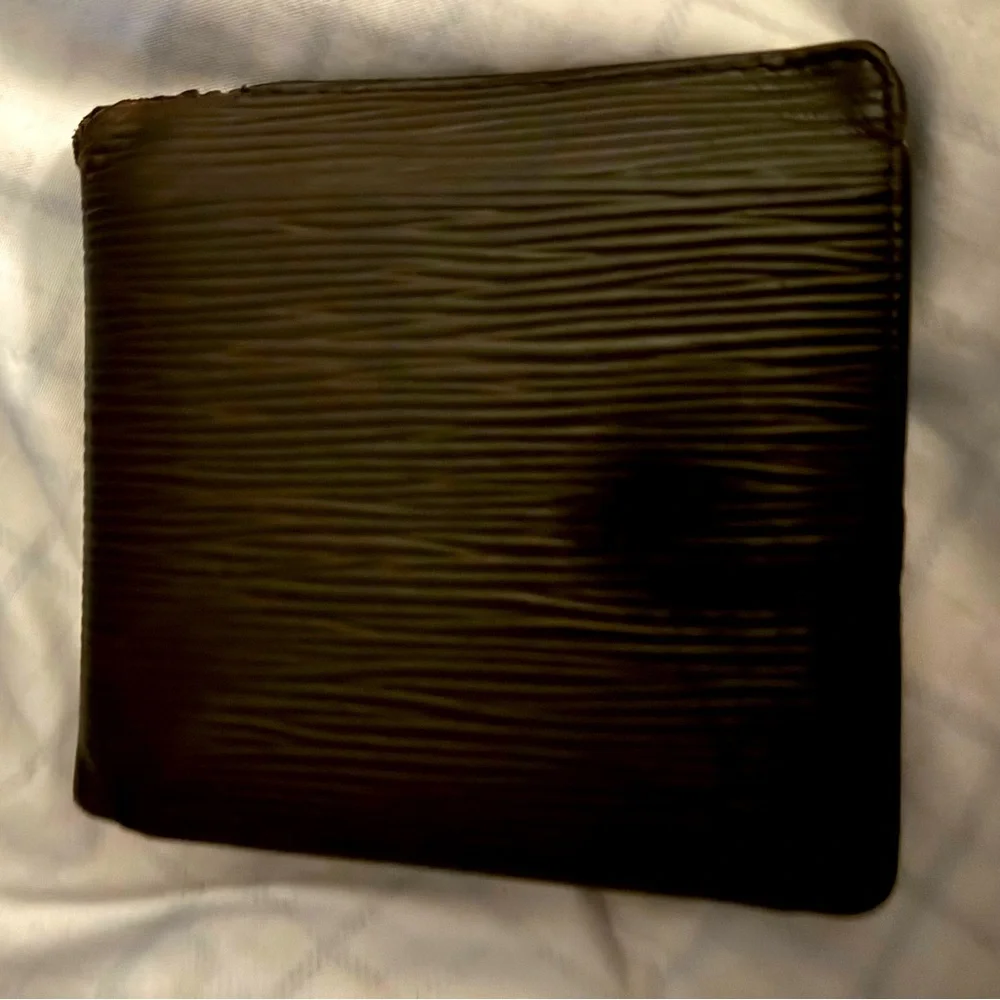 Louis Vuitton men’s Epi wallet